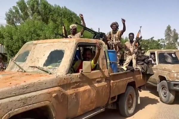 تحليل: مخاوف من إطالة أمد الصراع في السودان مع سعي طرفيه للسيطرة