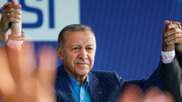 انقرة: أردوغان يحتفي بولاية جديدة، لكن تركيا “لا تزال منقسمة”