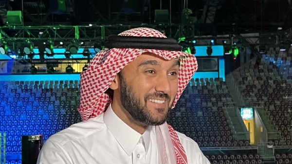 الرياض: وزير الرياضة السعودي يعلّق على احتمالية استقطاب ميسي وبنزيما