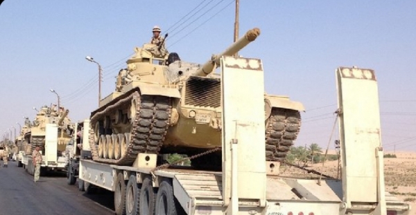 القاهرة: مصر ترسل عشرات الدبابات والمدرعات إلى حدود غزة