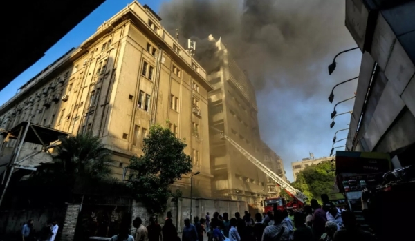 القاهرة: حريق في سنترال رمسيس يشل الاتصالات والإنترنت ويسفر عن إصابة 22 شخصا
