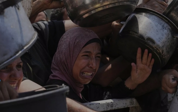 القدس: إسرائيل تستأنف إسقاط المساعدات جوا على غزة وسط تحذيرات من انتشار مجاعة جماعية