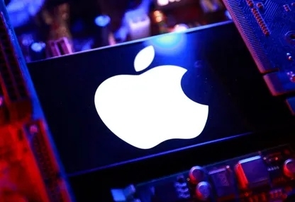 أبل تخطط لاستخدام Gemini من جوجل لتحسين قدرات Siri