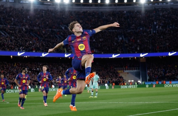 رياضة: برشلونة يحتفل بعودته إلى ملعب “كامب نو” الشهير بفوز كبير