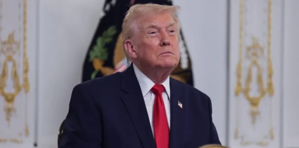 واشنطن: ترامب يعلن وقف الهجرة من “دول العالم الثالث” ويأمر بمراجعة شاملة للبطاقات الخضراء