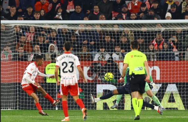 رياضة: عز الدين أوناحي يسجل هدفا عالميا في شباك ريال مدريد ويسقطه من صدارة “الليغا”