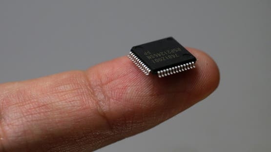 قفزة ثورية في عالم الرقائق.. شريحة ثلاثية الأبعاد تُسرع الذكاء الاصطناعي بعشرة أضعاف