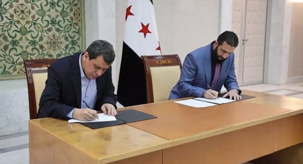 دمشق: الشرع يصدر مرسوما يؤكد فيه حقوق السوريين الأكراد وعبدي يعلن انسحاب قوات سوريا الديمقراطية من شرق حلب