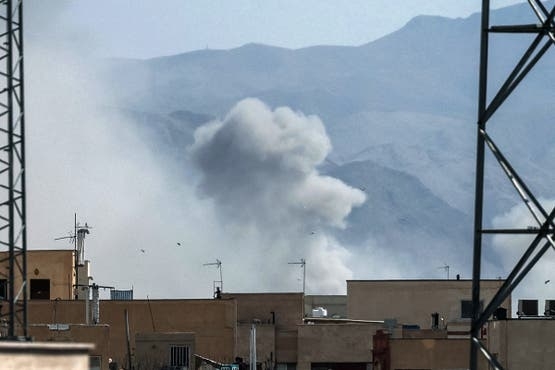 طهران: مصدر إيراني يقر مقتل قادة بالحرس الثوري ومسؤولون سياسيون