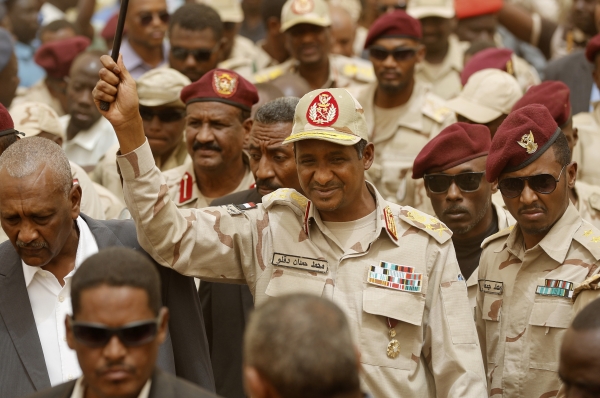 واشنطن: الولايات المتحدة تفرض عقوبات على ثلاثة من قادة “الدعم السريع” بسبب انتهاكات الفاشر