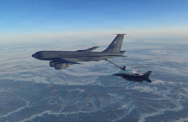 واشنطن: “لم يكن نتيجة نيران معادية أو صديقة”.. الجيش الأمريكي يعلن عن سقوط طائرة تزويد بالوقود في العراق