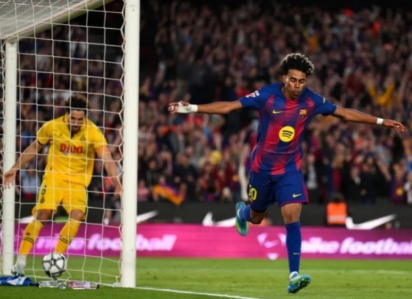 رياضة: برشلونة يحسم الديربي أمام إسبانيول ويعزز موقعه في الصدارة