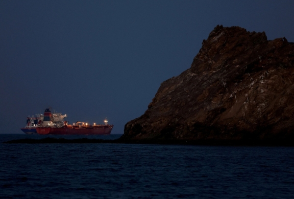 طهران: البضائع الإيرانية تواصل عبور مضيق هرمز في تحدٍ للحصار الأمريكي