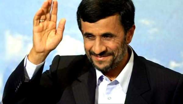 تقرير: الهدف الخفي من الحرب الأمريكية الإسرائيلية على إيران كان إعادة تنصيب أحمدي نجاد رئيسا للبلاد