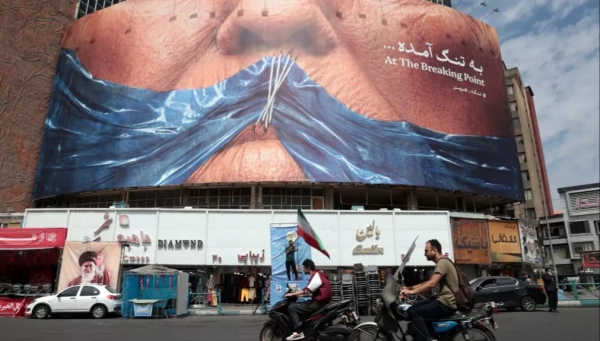 طهران: الحرس الثوري الإيراني يخيّر ترامب بين عملية عسكرية “مستحيلة” أو “صفقة سيئة”